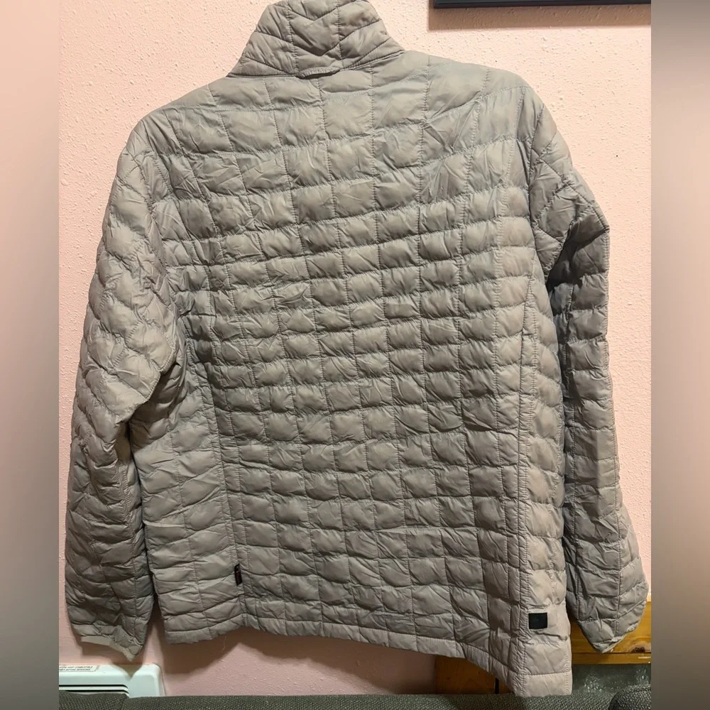 The North Face Women's Light Taupe Quilted Puffer Jacket - Picture 2 of 4